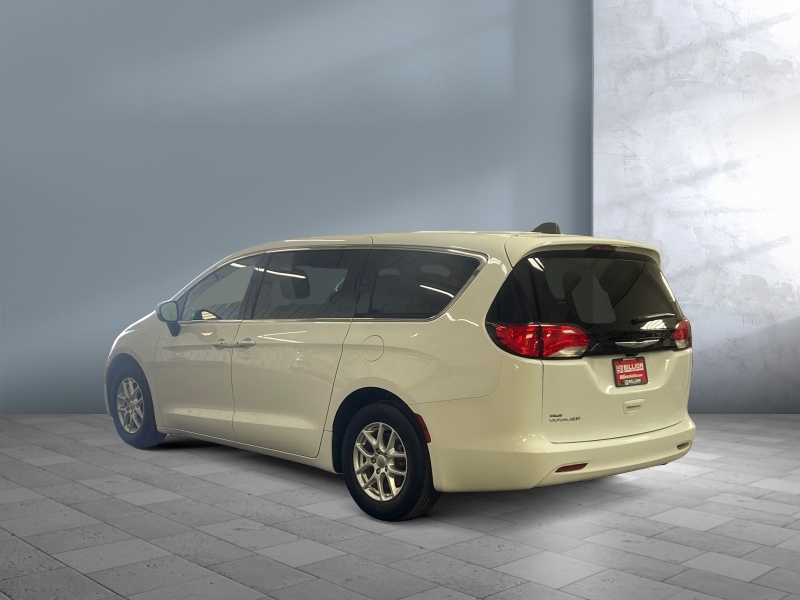 2023 Chrysler Voyager