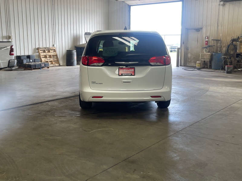 2023 Chrysler Voyager