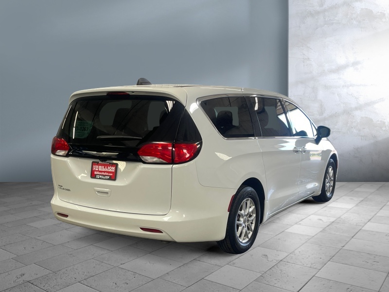 2023 Chrysler Voyager