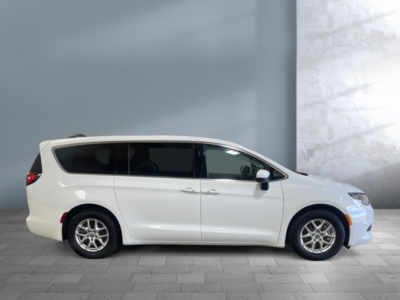 2023 Chrysler Voyager