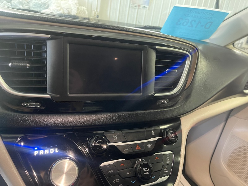 2023 Chrysler Voyager