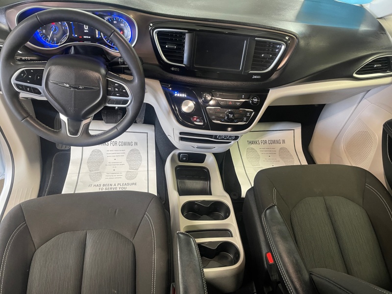 2023 Chrysler Voyager