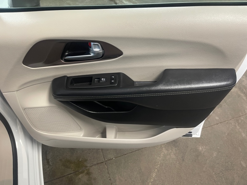 2023 Chrysler Voyager