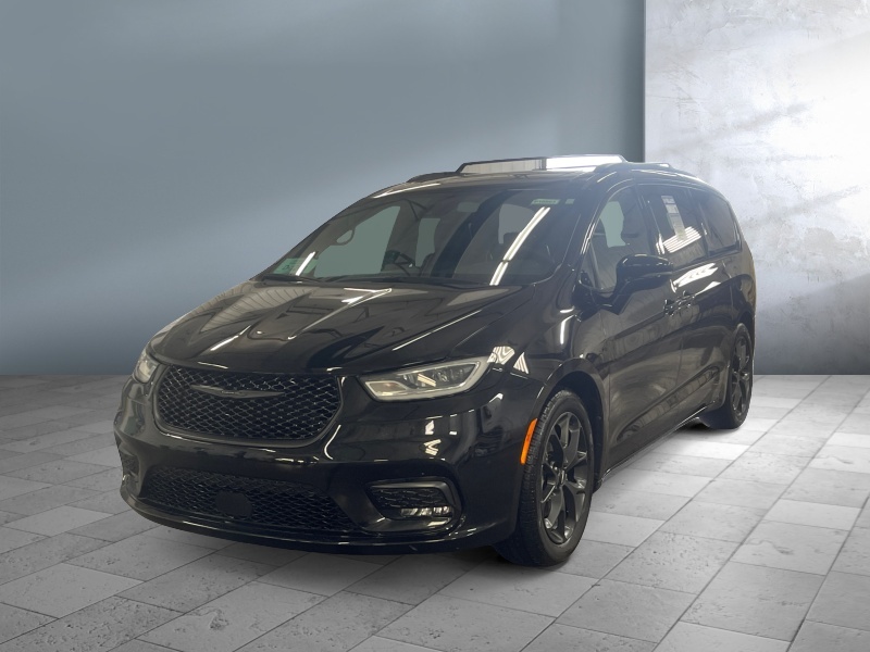 Used 2025 Chrysler Pacifica Limited Vans