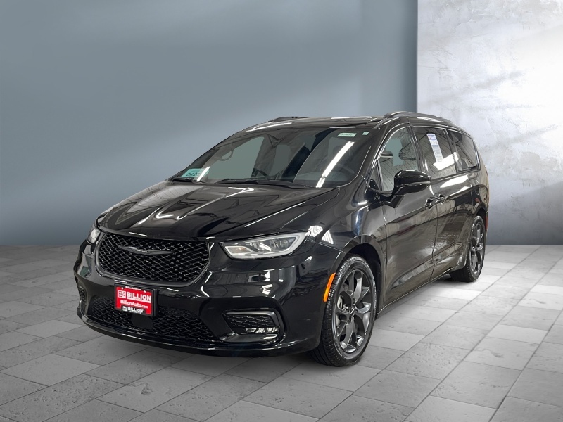 Used 2025 Chrysler Pacifica Limited Vans