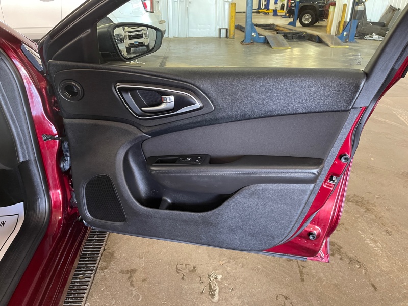 2016 Chrysler 200