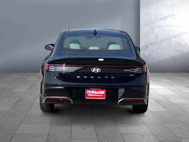 2025 Hyundai Sonata Hybrid