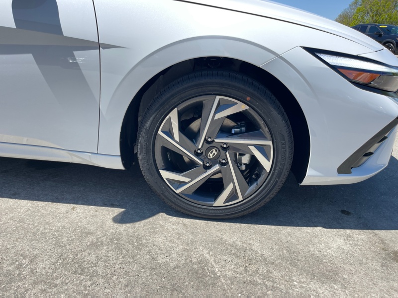 2025 Hyundai Elantra Hybrid
