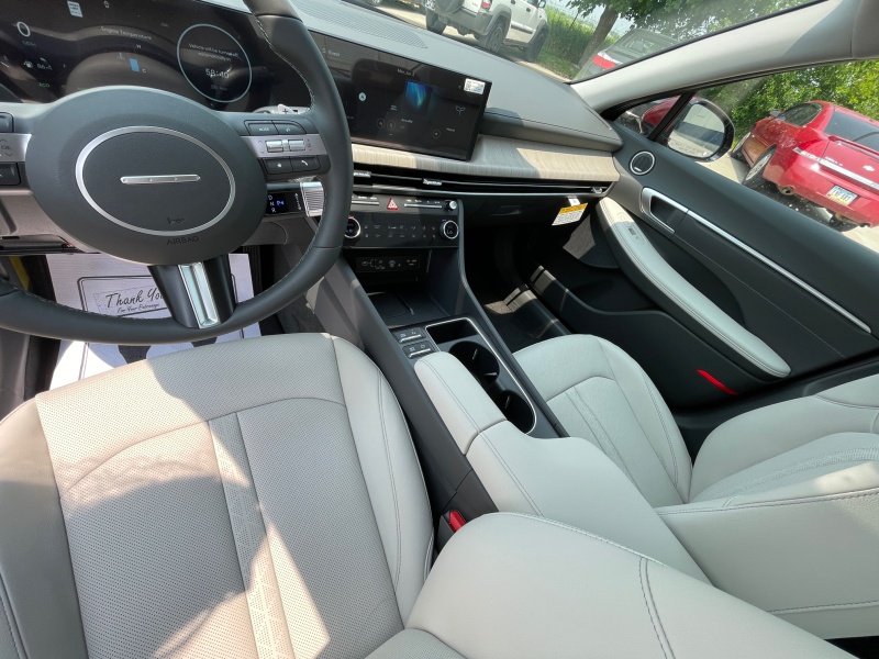 2025 Hyundai Sonata Hybrid