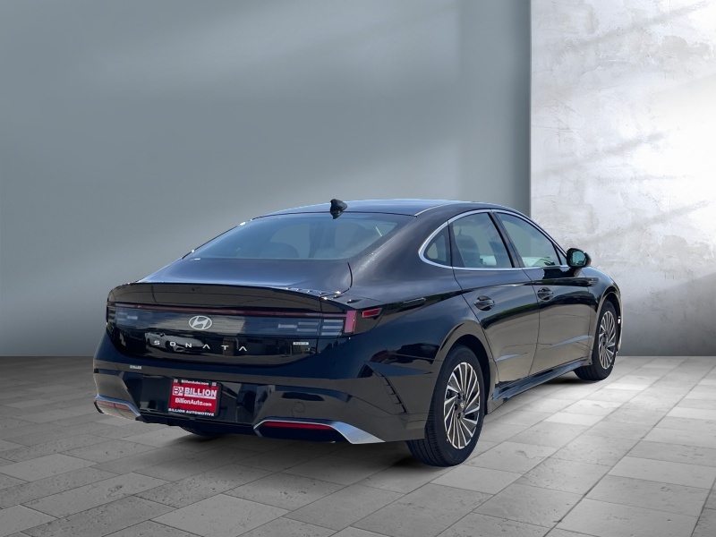 2025 Hyundai Sonata Hybrid