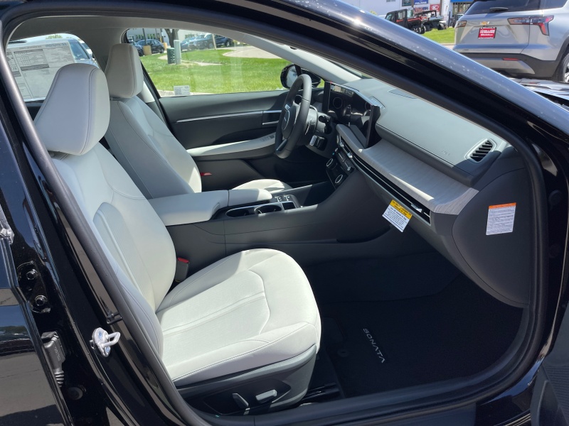 2025 Hyundai Sonata Hybrid