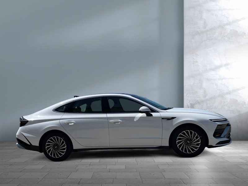 2025 Hyundai Sonata Hybrid