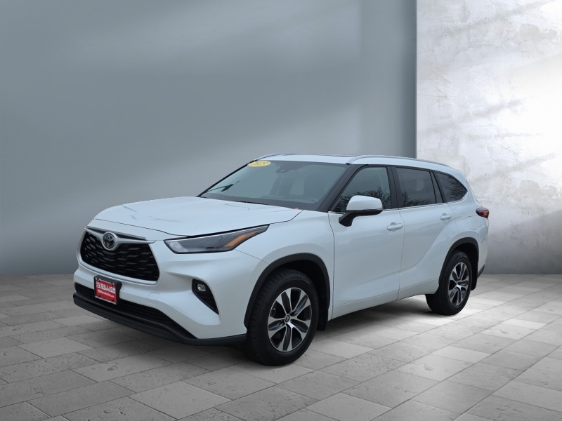 Used 2023 Toyota Highlander XLE SUVs