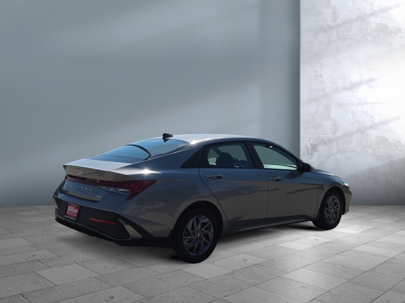 2025 Hyundai Elantra Hybrid