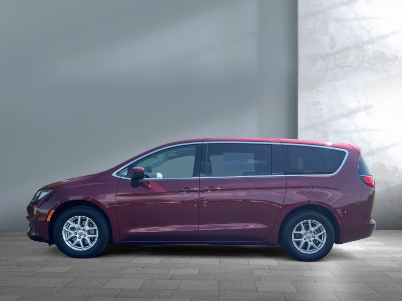 2022 Chrysler Voyager