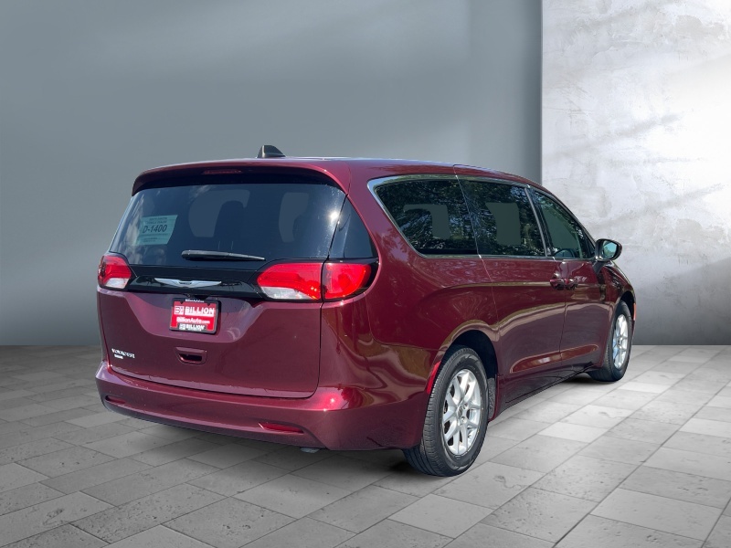 2022 Chrysler Voyager