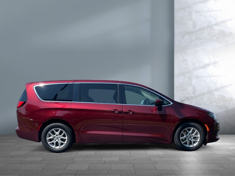 2022 Chrysler Voyager