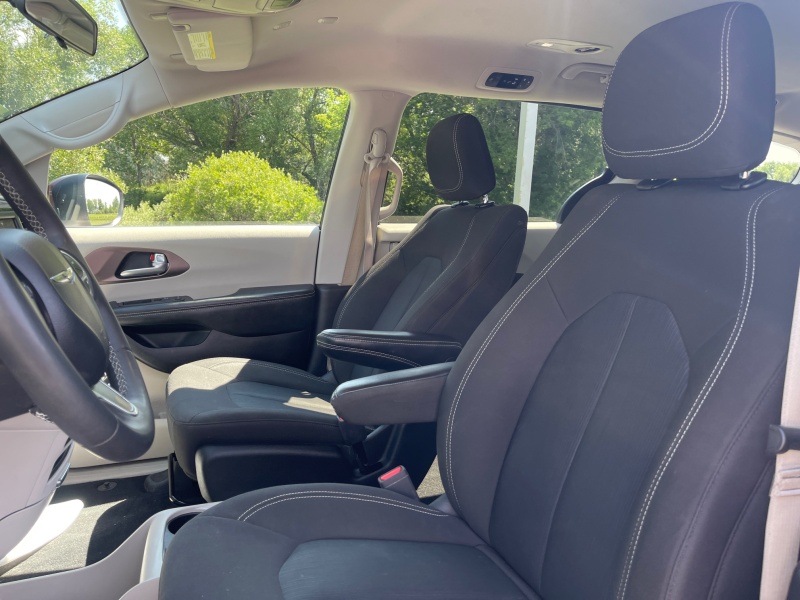 2022 Chrysler Voyager