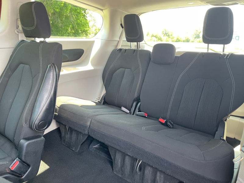 2022 Chrysler Voyager