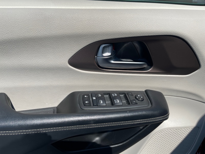 2022 Chrysler Voyager