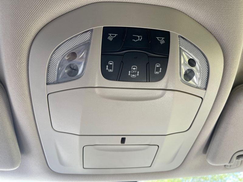 2022 Chrysler Voyager