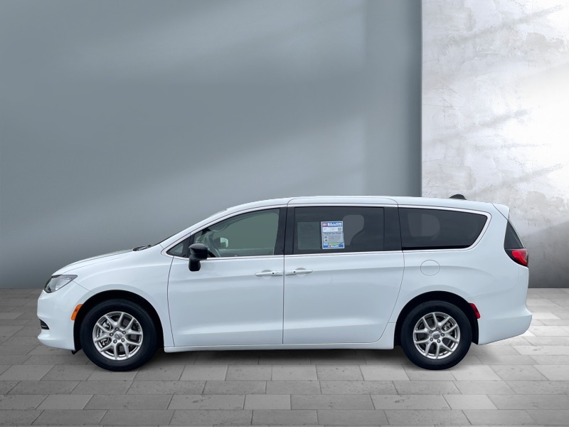 2024 Chrysler Voyager