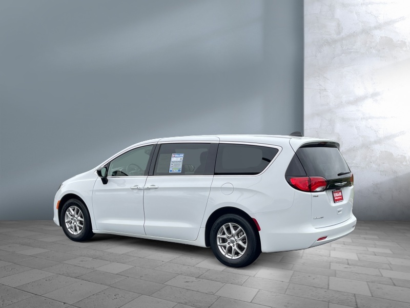 2024 Chrysler Voyager