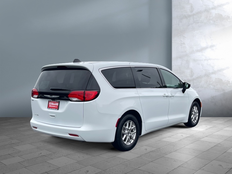2024 Chrysler Voyager