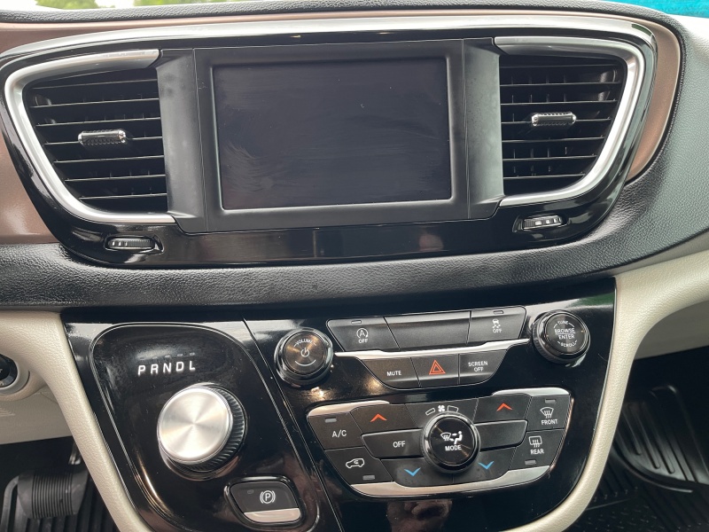 2024 Chrysler Voyager