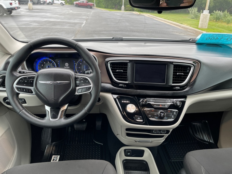 2024 Chrysler Voyager