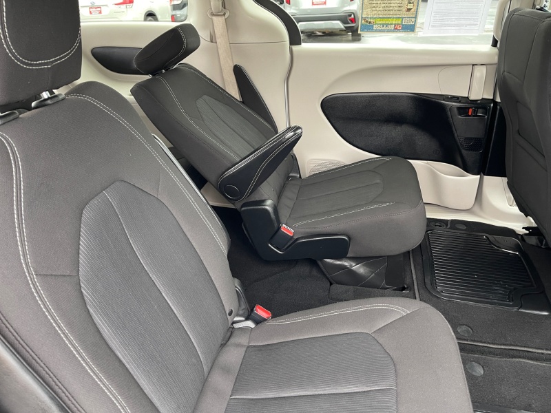 2024 Chrysler Voyager