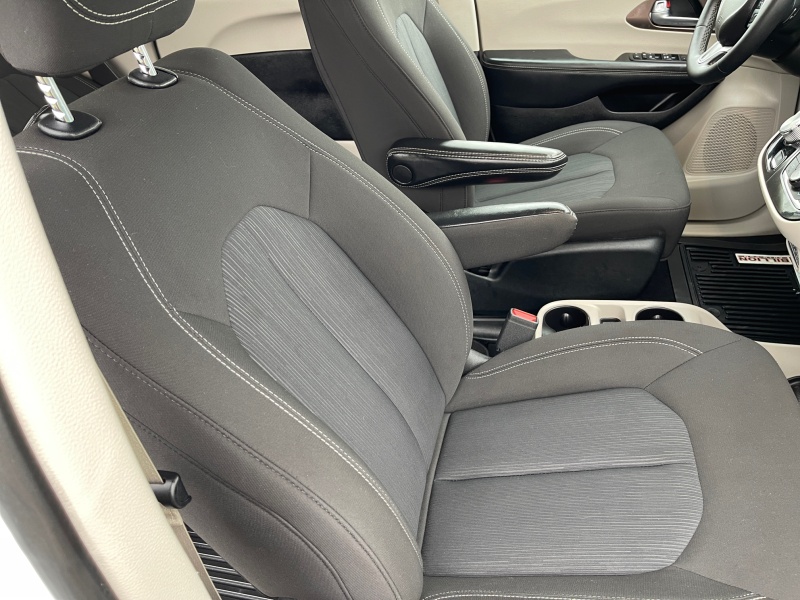 2024 Chrysler Voyager