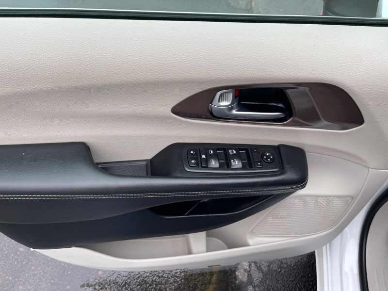 2024 Chrysler Voyager