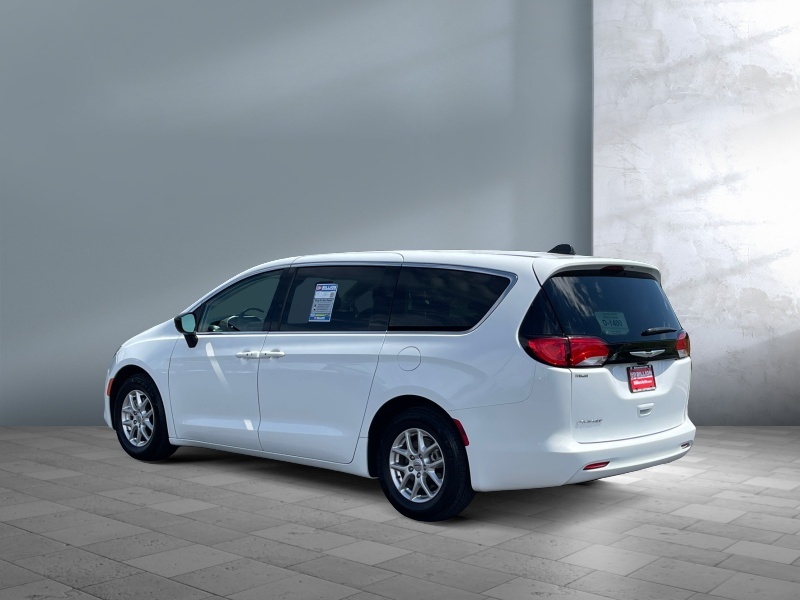 2024 Chrysler Voyager