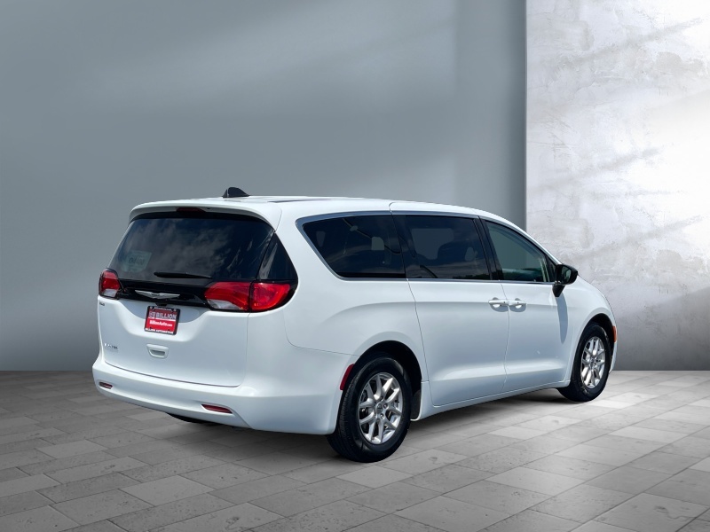 2024 Chrysler Voyager