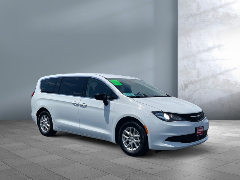 2024 Chrysler Voyager