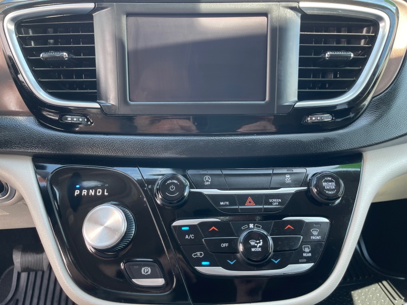 2024 Chrysler Voyager