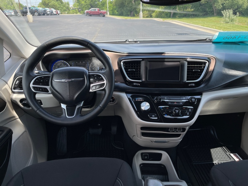 2024 Chrysler Voyager