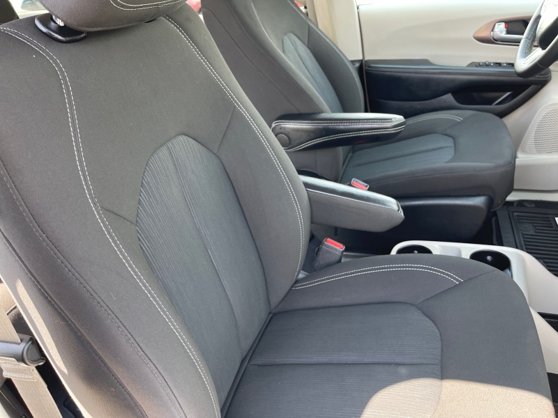 2024 Chrysler Voyager