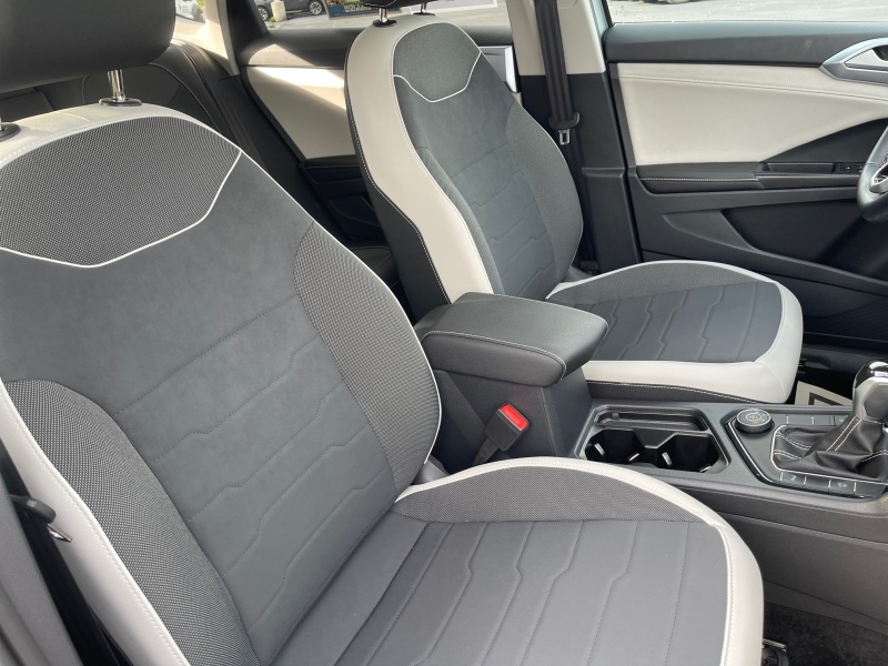 2025 Volkswagen Taos