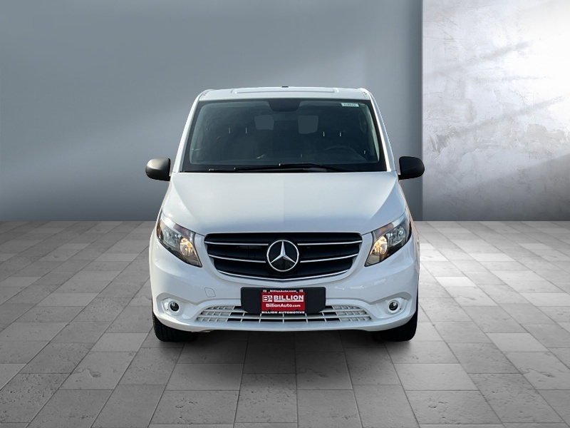 2022 Mercedes-Benz Metris Passenger Van