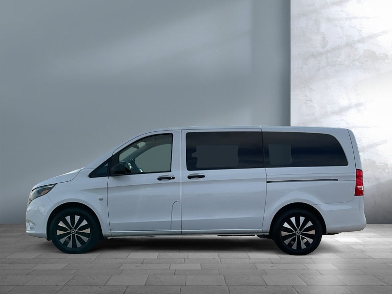 2022 Mercedes-Benz Metris Passenger Van