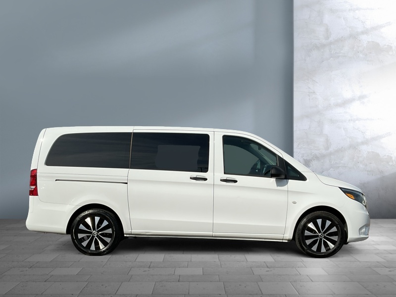 2022 Mercedes-Benz Metris Passenger Van