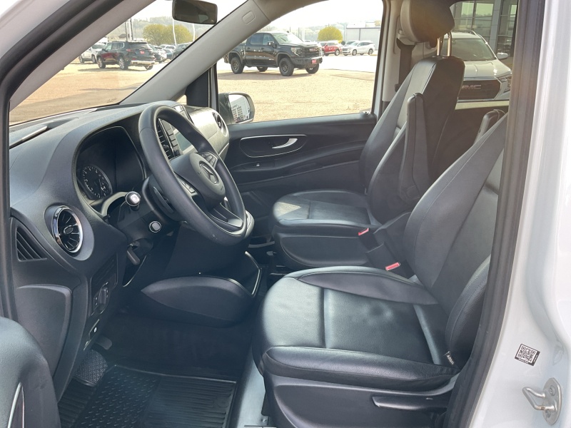 2022 Mercedes-Benz Metris Passenger Van
