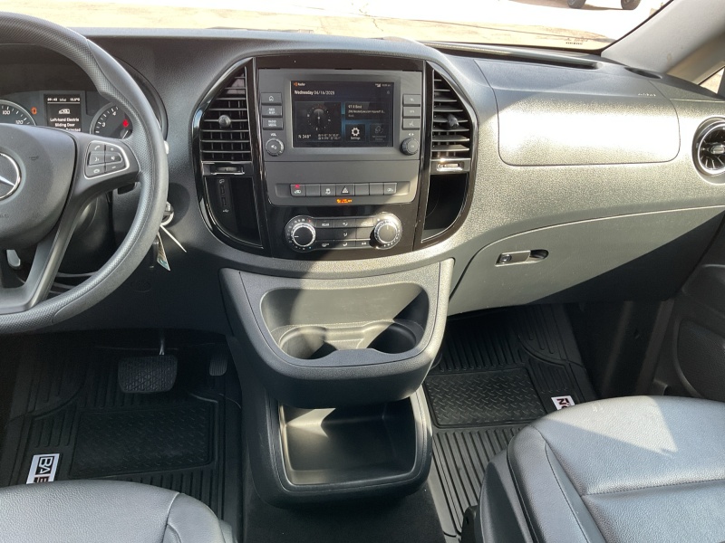 2022 Mercedes-Benz Metris Passenger Van