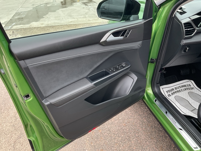 2025 Volkswagen Taos