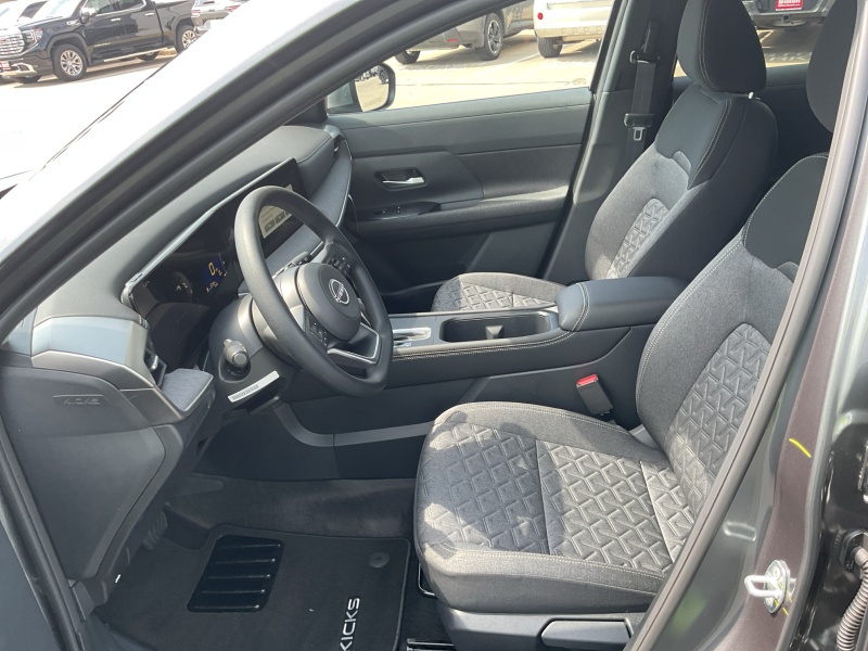 2025 Nissan Kicks