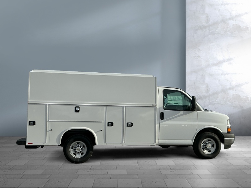 2025 Chevrolet Express Commercial Cutaway