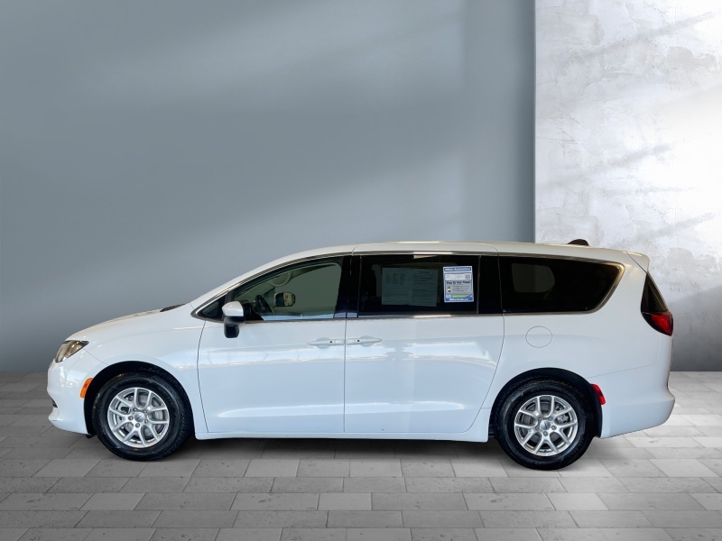 2022 Chrysler Voyager