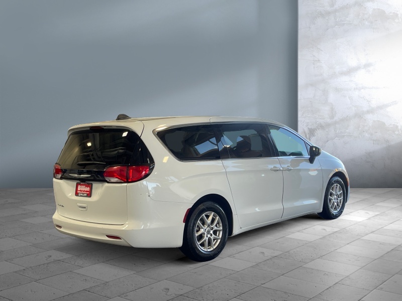 2022 Chrysler Voyager